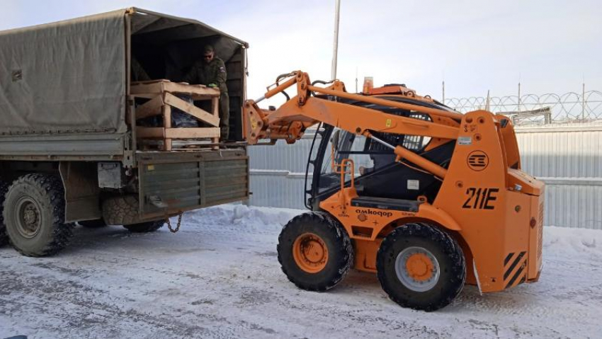От вездеходов до медикаментов: Волгоградская область передала в зону СВО комплекты для поддержки бойцов