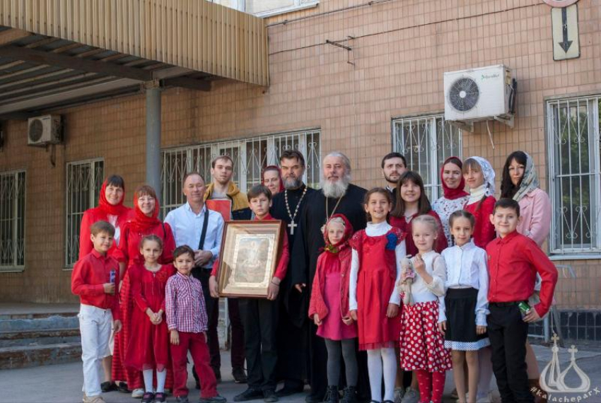 Священнослужители в Пасху посетили пациентов волжских больниц