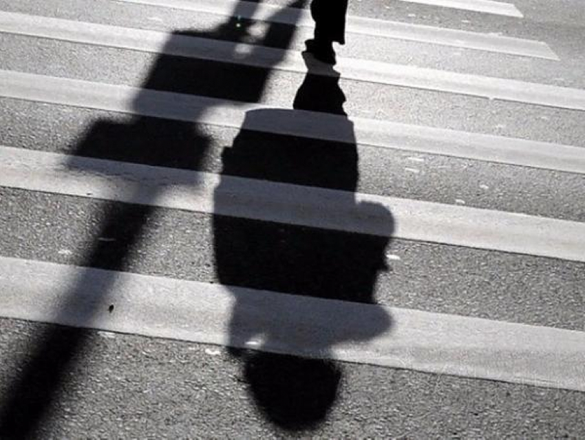 В Волгоградской области двое школьников попали под колеса автомобилей