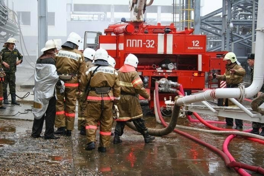 Иномарка сгорела полностью из-за проблем с мотором в Волжском 