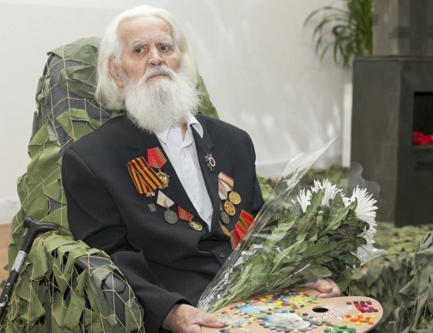 6 июля на 90-м году ушел из жизни известный волжский художник-монументалист Николай Бароха