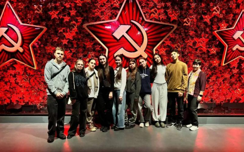 Школьники из Волжского посетили Музей Победы за победу в игре