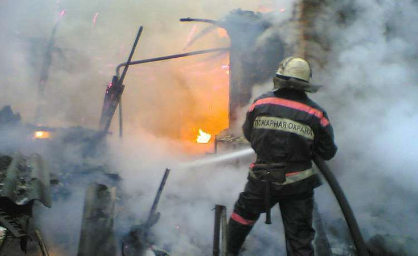 При пожаре под Волгоградом заживо сгорели двое селян
