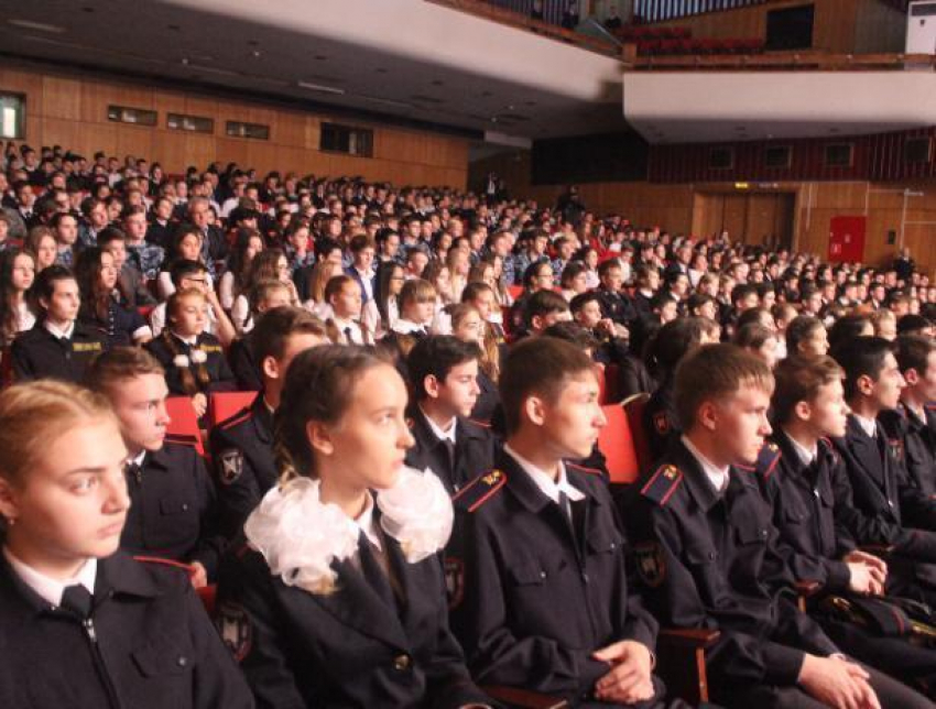 Впервые ученики специализированных классов МВД собрались в Волжском