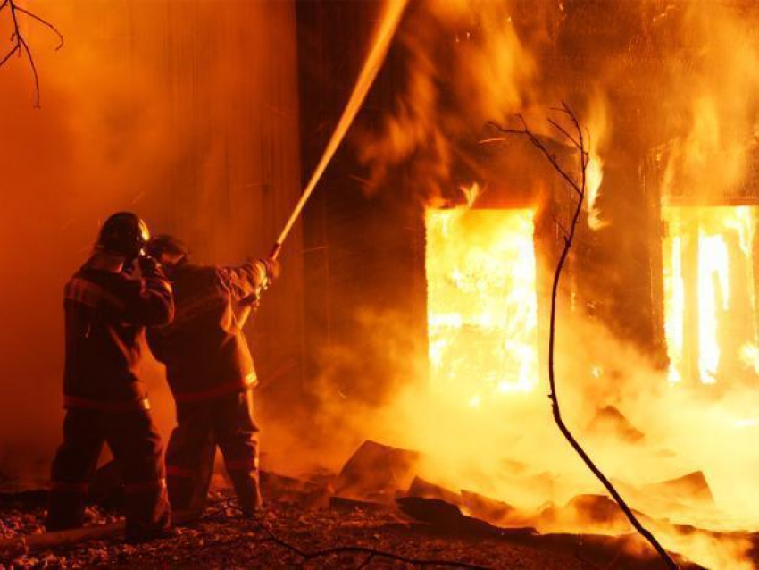 Кирпичная хозпостройка сгорела на территории опытной станции ВИР в Среднеахтубинском районе