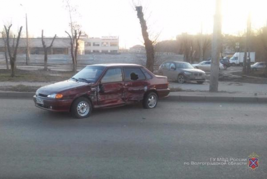 В Волгограде при столкновении двух авто пострадал 9-летний пассажир такси