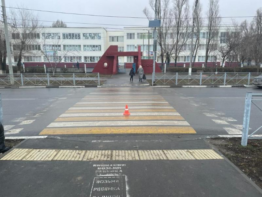 В Волжском сбили молодого человека на пешеходном переходе