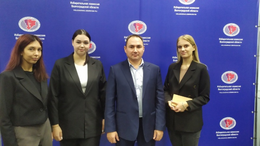 Члены Молодежного совета при ТИК по Волжскому приняли участие в игре «Выборы президента»