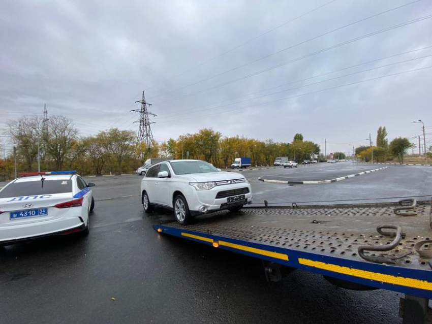 В Волжском за выходные 147 водителей нарушили ПДД