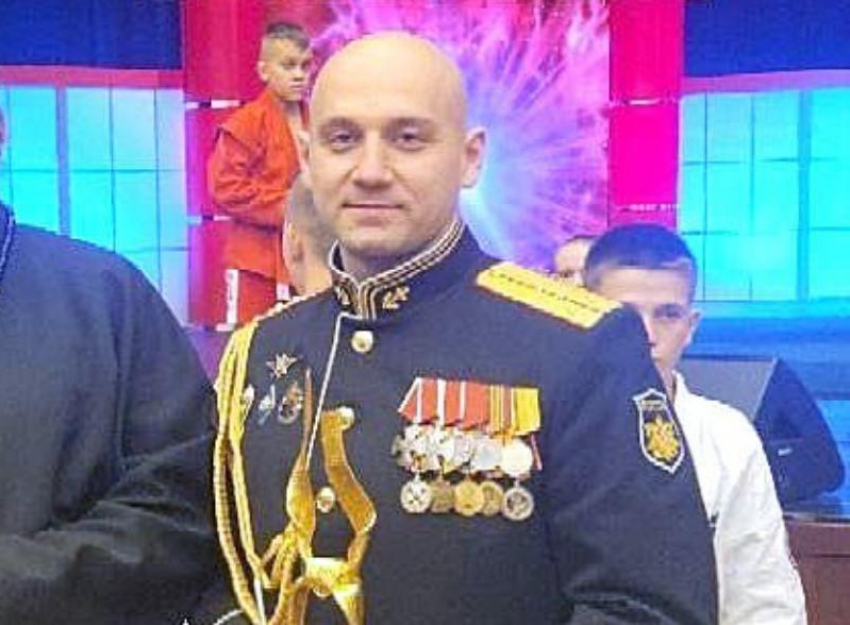 Губернатор Волгоградской области Андрей Бочаров вручил вдове волжанина Героя России Михаила Подшибякина Золотую Звезду