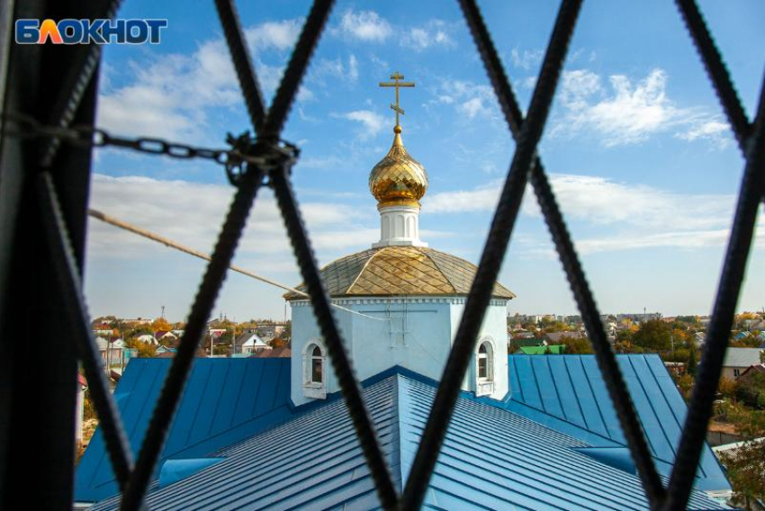 Выключить телефоны и молиться призвал волжан митрополит Волгоградский и Камышинский
