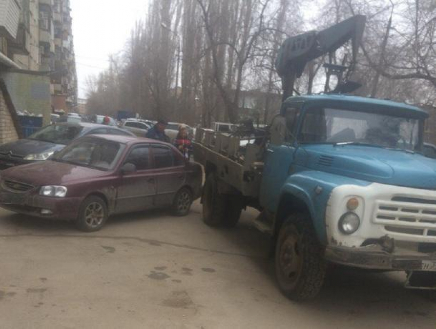 Я боюсь, что мою машину во дворе задавит мусоровоз, - волжанин