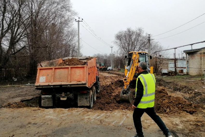  В Волжском ремонтируют важную объездную дорогу