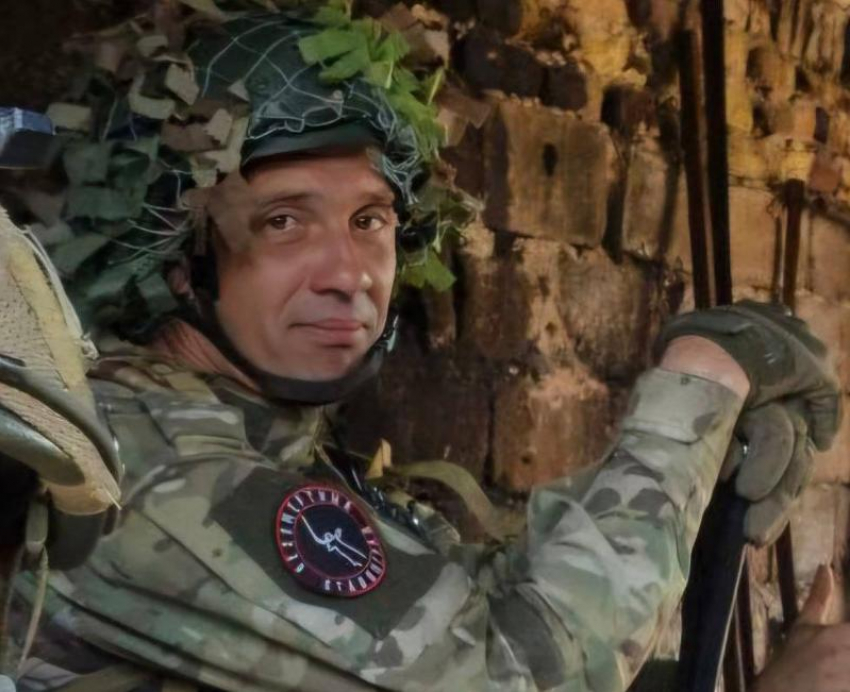 В Волжском отряд «Бессмертный Сталинград» проводит в последний путь Александра Политова