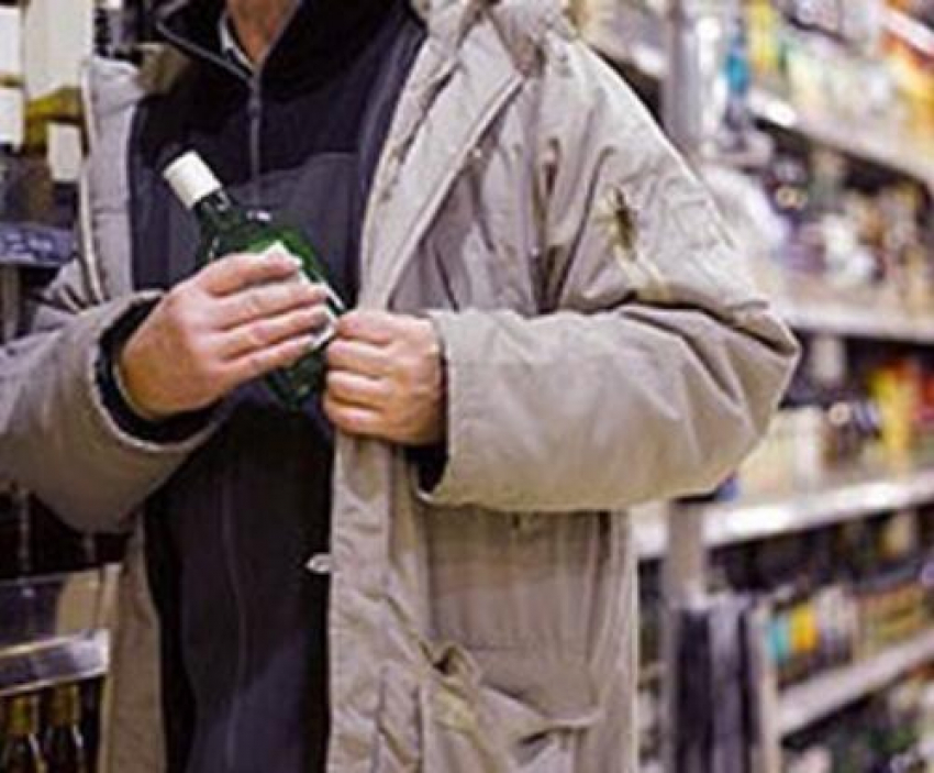 В Волжском разыскивают похитителя двух бутылок «мартини"