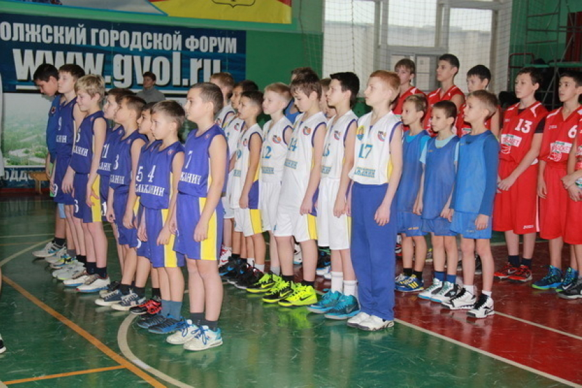 В Волжском стартовал баскетбольный турнир имени Анатолия Стоянова