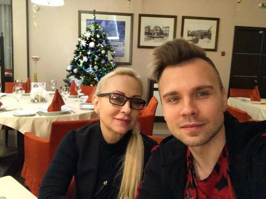 Долгожданная встреча с мамой: волжанин Михаил Игонин приехал на родину