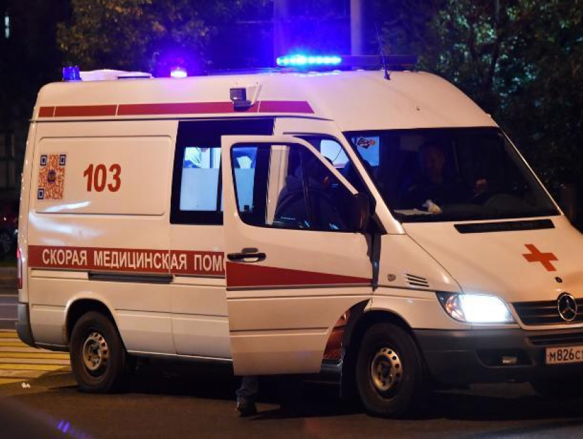 Водитель «десятки» сбил женщину у магазина в Волжском
