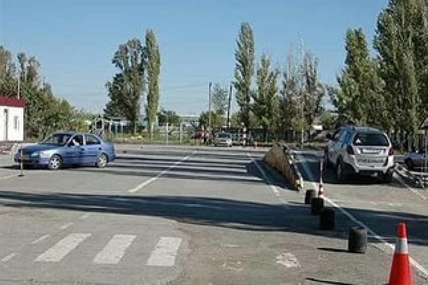 Двое 16-летних волжан будут учиться на водителей категории В бесплатно 
