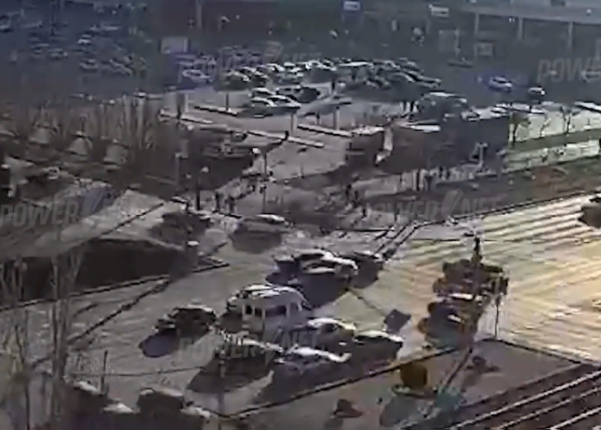 Маневр не удался: авария на перекрестке у ТРЦ «ВолгаМолл»
