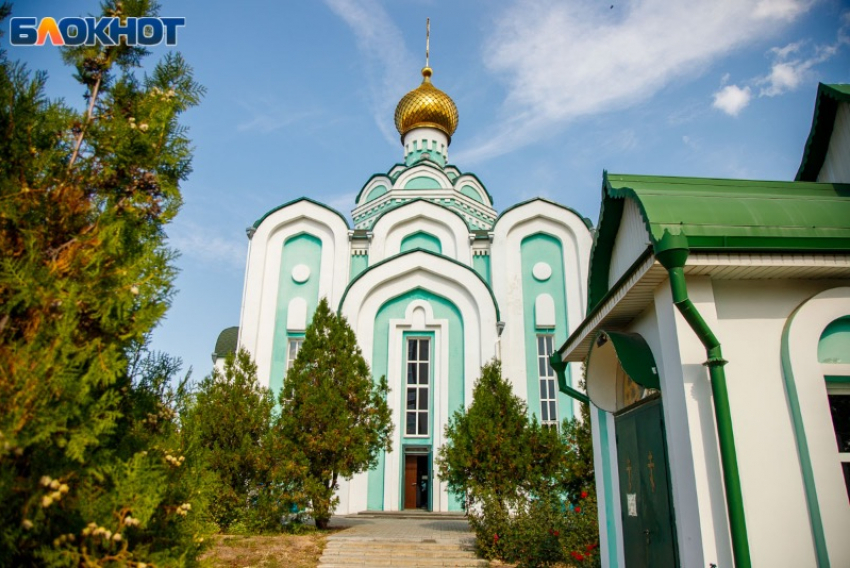 В Волжском отмечают годовщину прихода храма преподобного Серафима Саровского