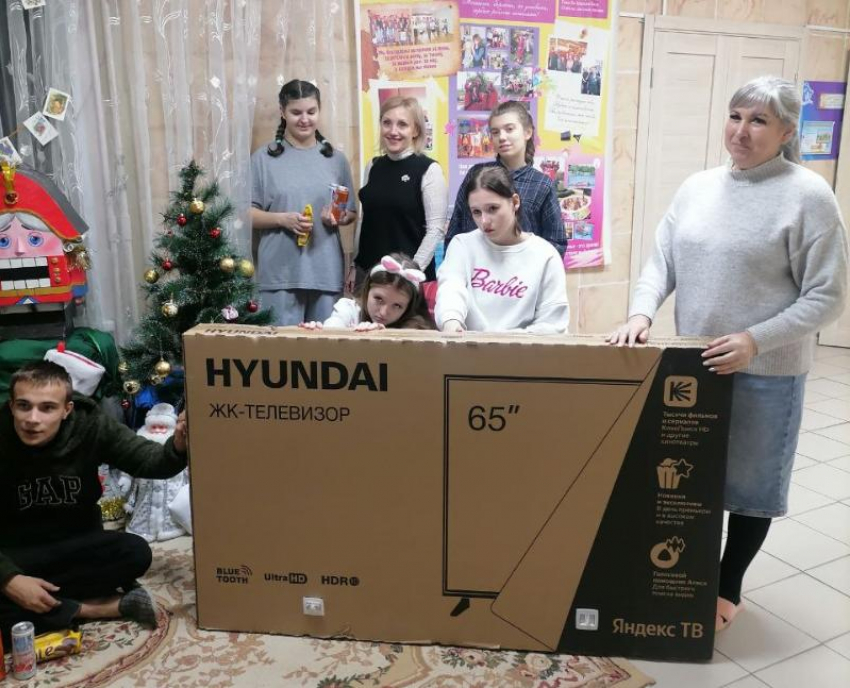 Волжский суд подарил большой телевизор детям ЦПД