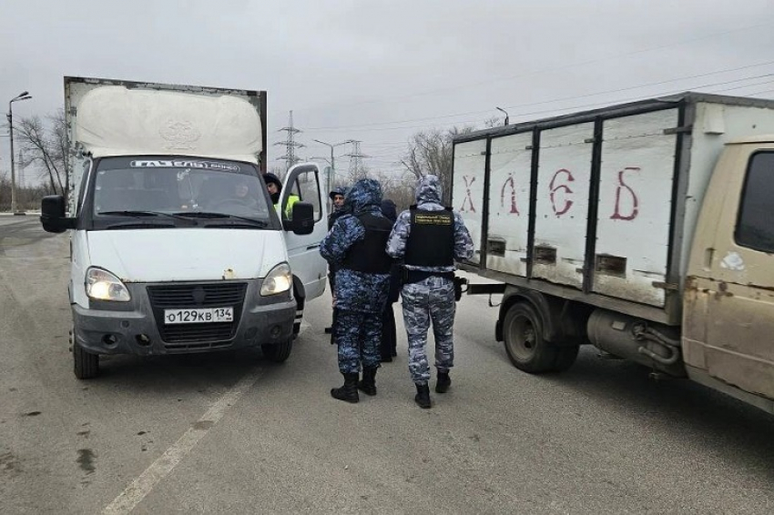 В Волжском машины должников арестовывают прямо на дорогах