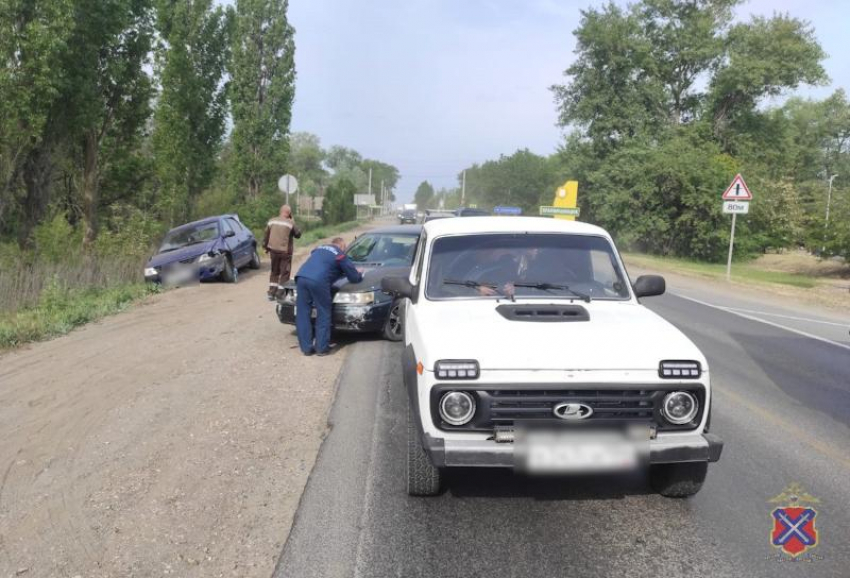 Огромная пробка сковала выезд из Волжского из-за ДТП с 4 машинами: подробности