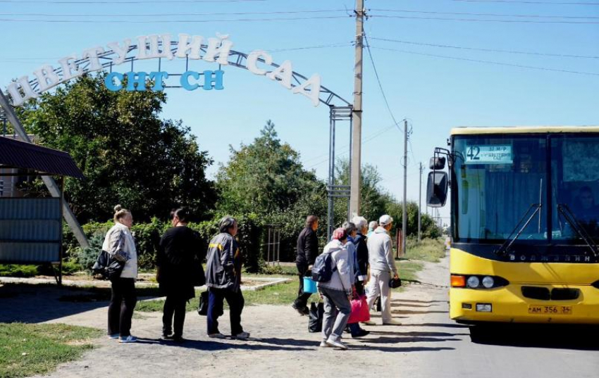 В Волжском заканчивают работу дачные автобусы