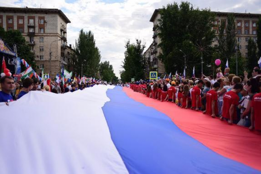 Молодые жители Среднеахтубинского района примут участие в акции «Под флагом России!"