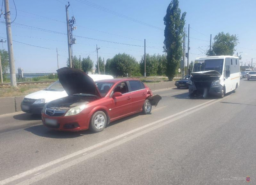 Водитель маршрутки № 123 устроил ДТП на Волжской ГЭС