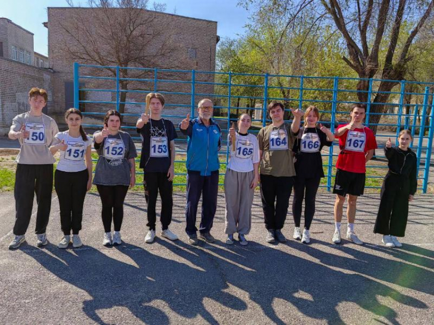 Легкоатлеты вперед! Студенты Волжского показали пример военно-патриотического воспитания