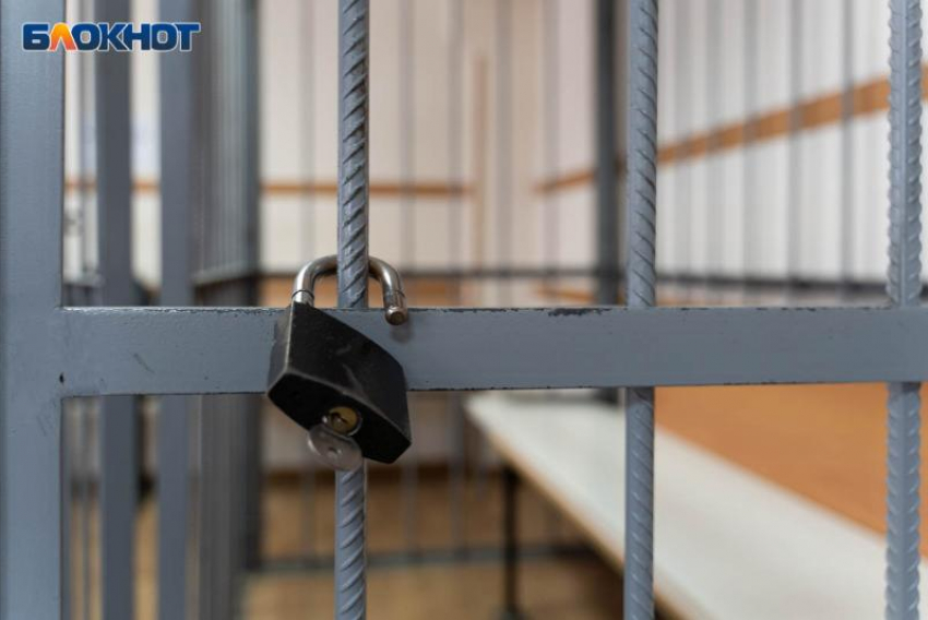 20-летних девушек поймали на воровстве в магазине Волжского