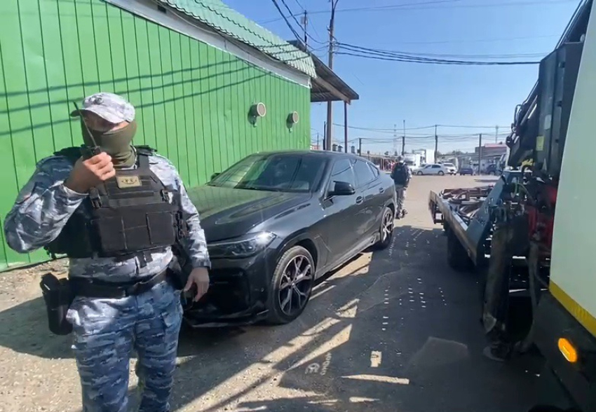 Приставы Волгоградской области арестовали девять автомобилей должников на 17,8 млн рублей