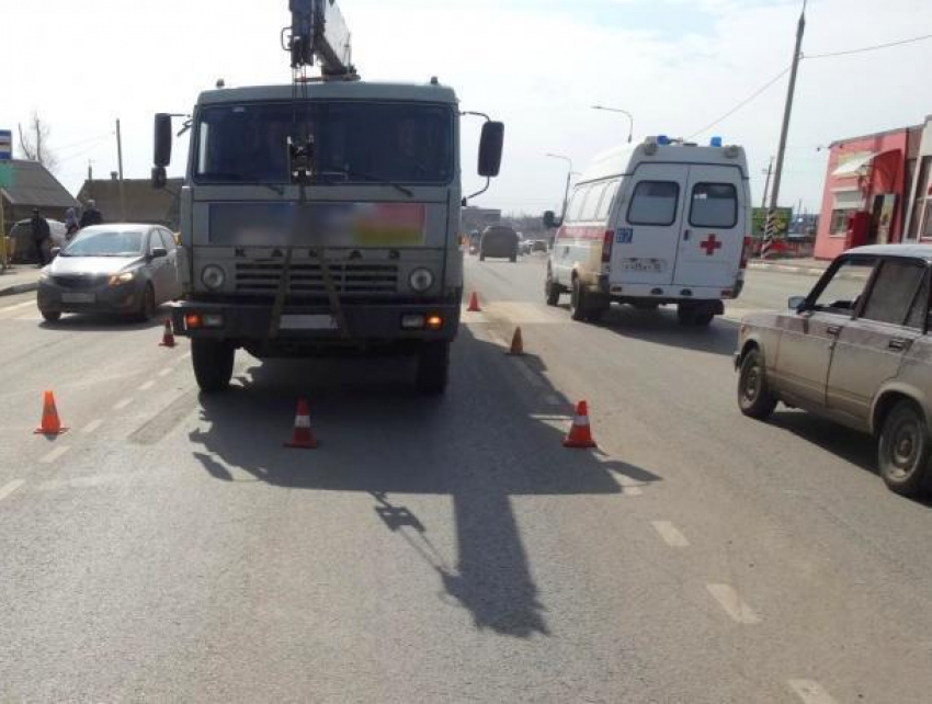 Пожилой мужчина попал под КАМАЗ