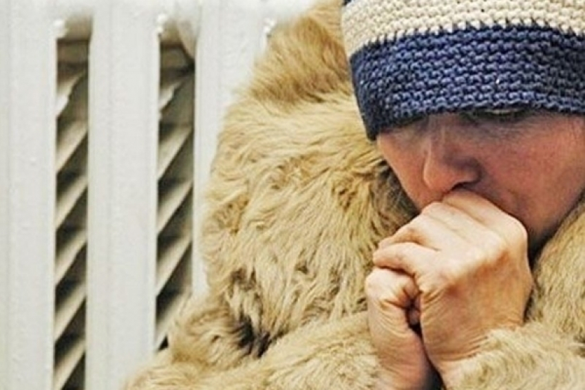 Жительница Ленинска зимовала в невероятно холодной квартире