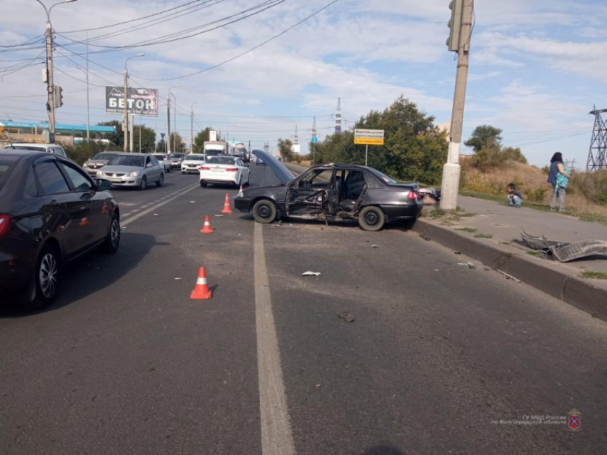 Жесткая авария с пострадавшими в Волгограде попала на видео