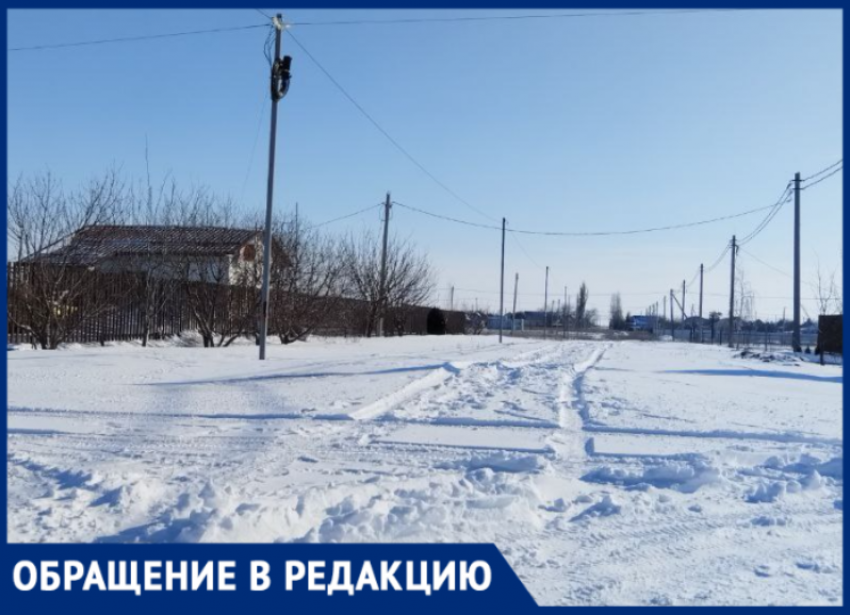 «Случись чего — спецтранспорт не проедет»: волжане вынуждены сами чистить улицы и пожарные проезды