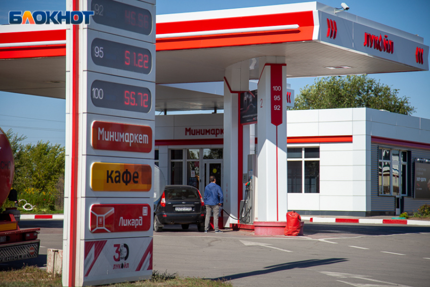 В Волжском заморозили цены на бензин