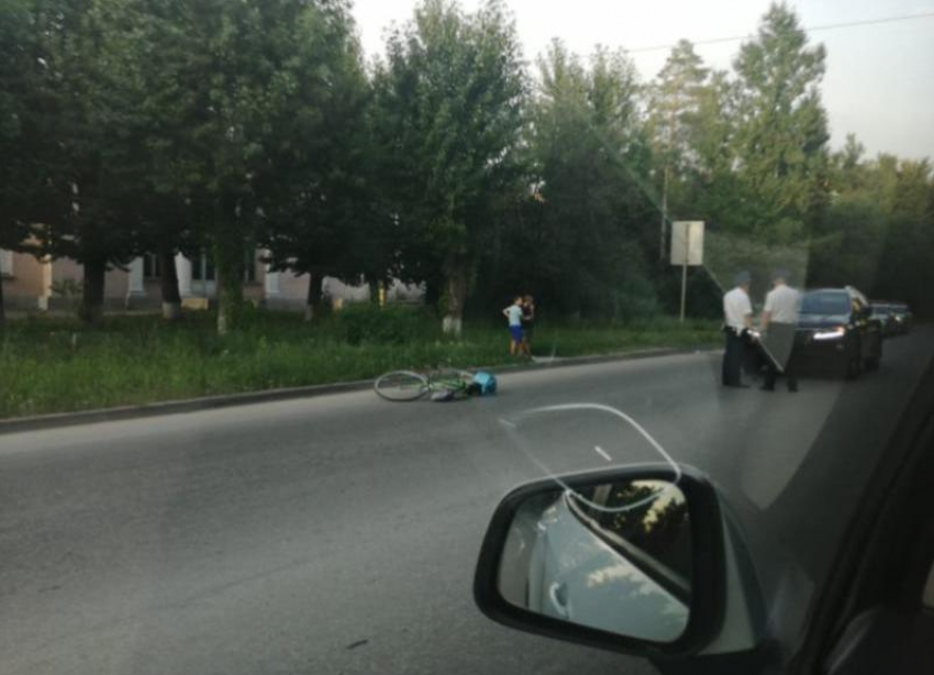 Автоледи на  Lexus сбила велосипедиста в Волжском: подробности