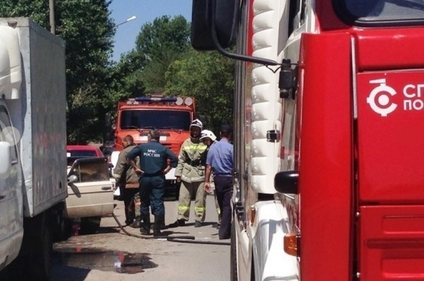 В центре Волжского горела старенькая «шестерка"