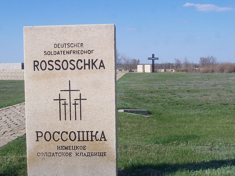 800px-German_soldiers'_cemetery_Rossoshka._Tomb_of_the_established_names_of_the_soldiers_02.jpg